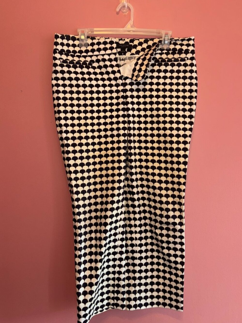 Ann Taylor Devin Fit in Black & White Scalloped Print